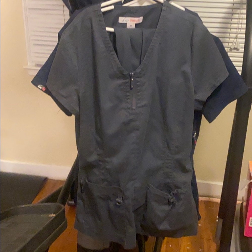 Small koi stretch scrub top two front pockets